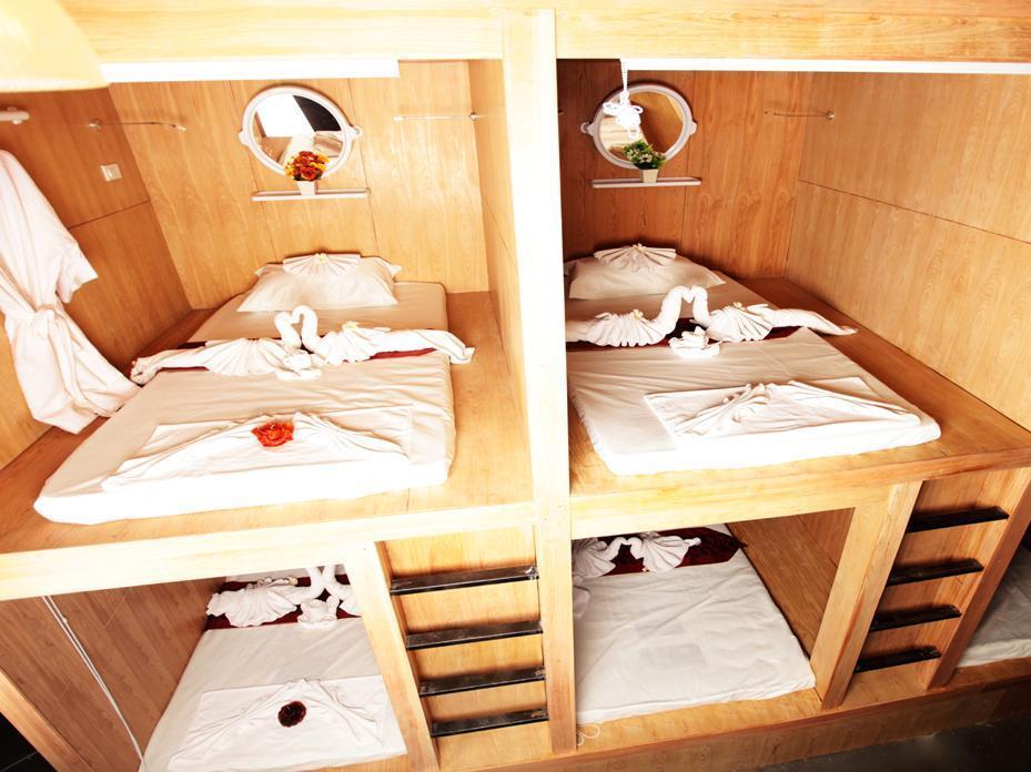 Capsule Hostel Patong Exteriör bild