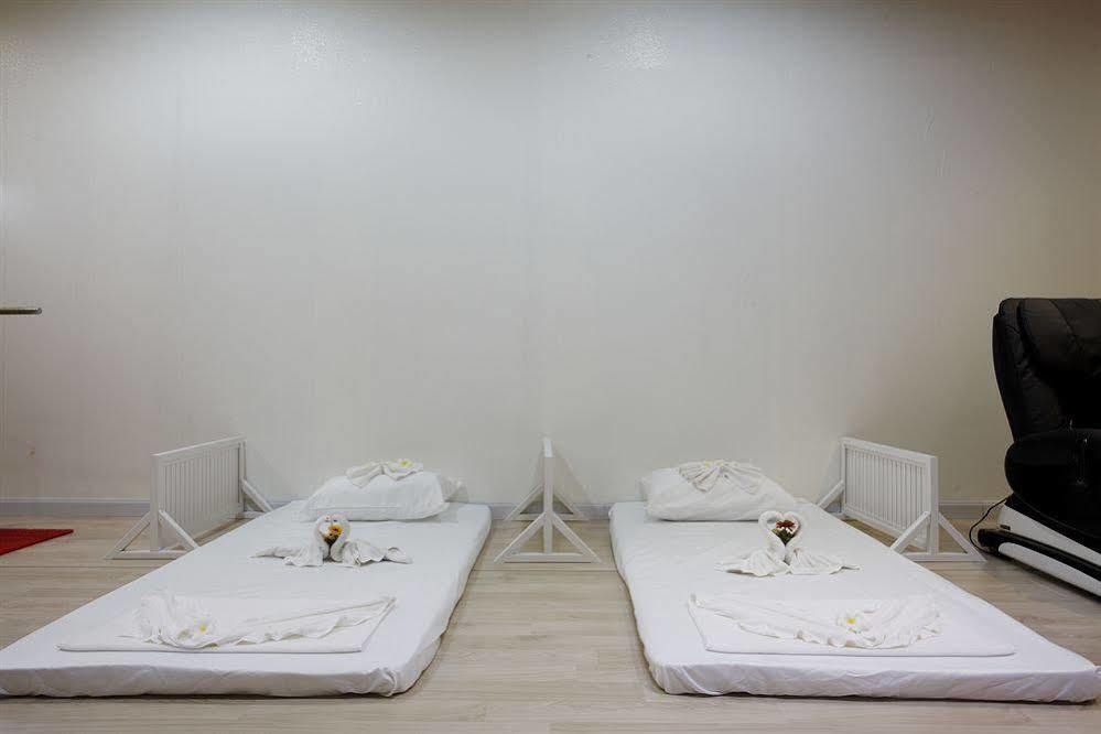 Capsule Hostel Patong Exteriör bild