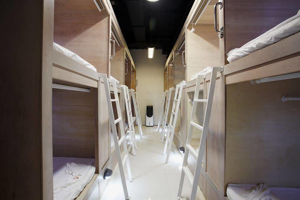 Capsule Hostel Patong Exteriör bild
