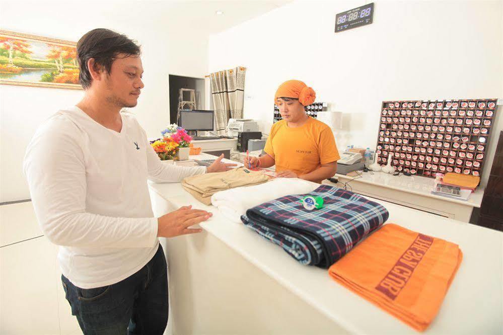 Capsule Hostel Patong Exteriör bild